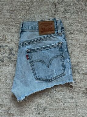 Levi’s 501 shorts - Sz 24